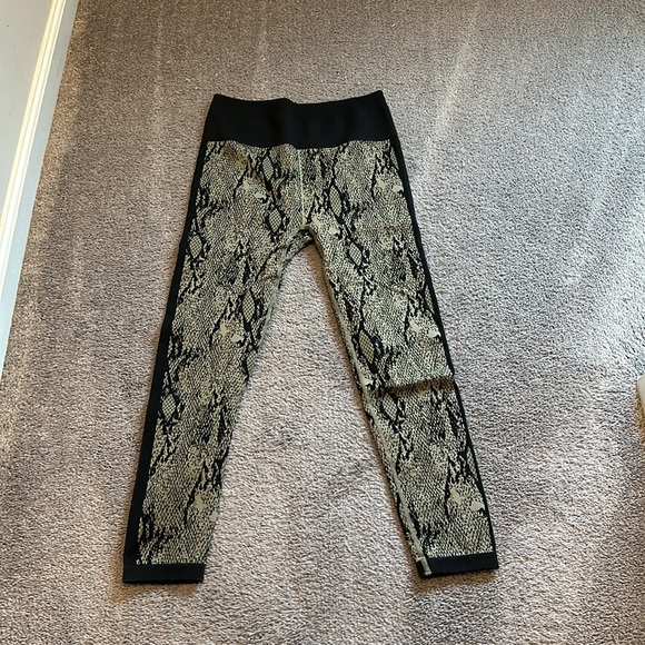 NWOT Fabletics Set - Picture 5 of 7